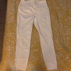 White 7/8 length lulu leggings